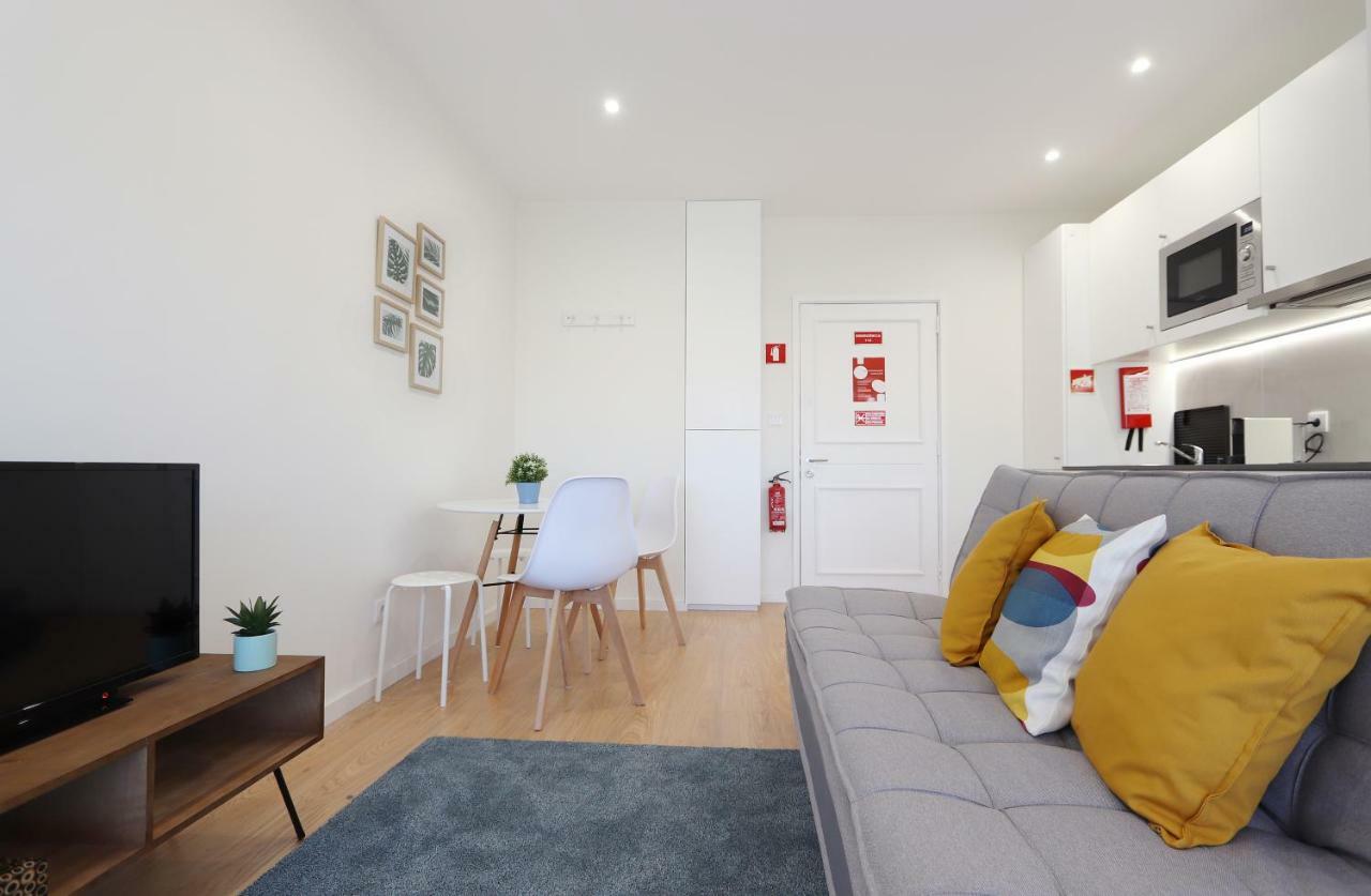 Hm - Living Batalha Square 1