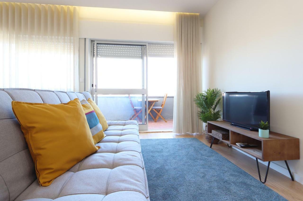 Hm - Living Batalha Square 1 *