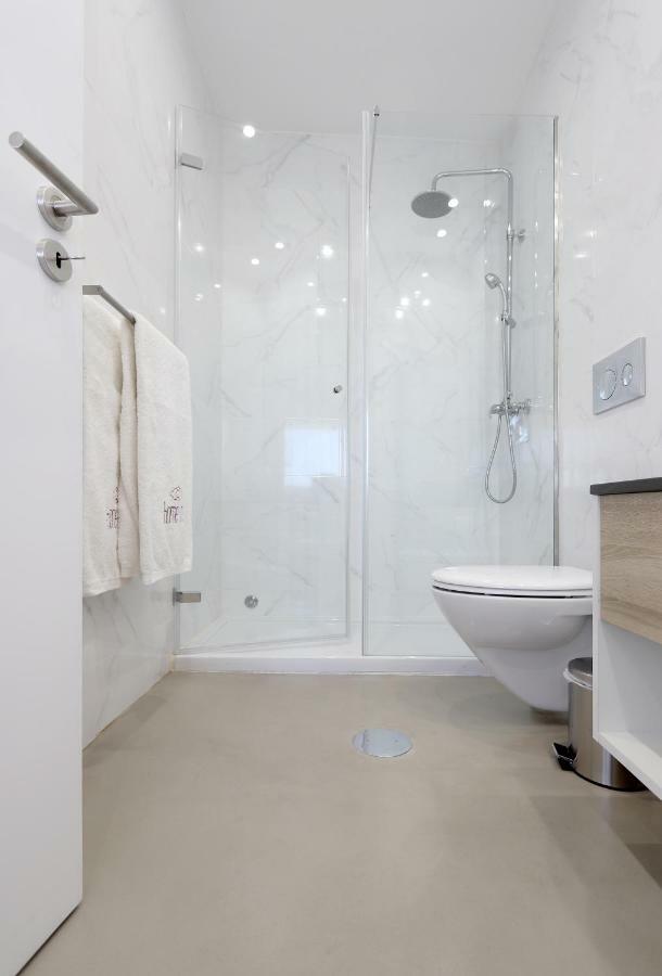 Hm - Living Batalha Square 1 *