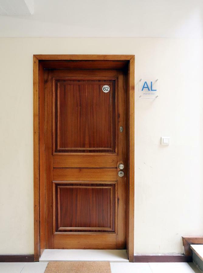 Hm - Living Batalha Square 1 *